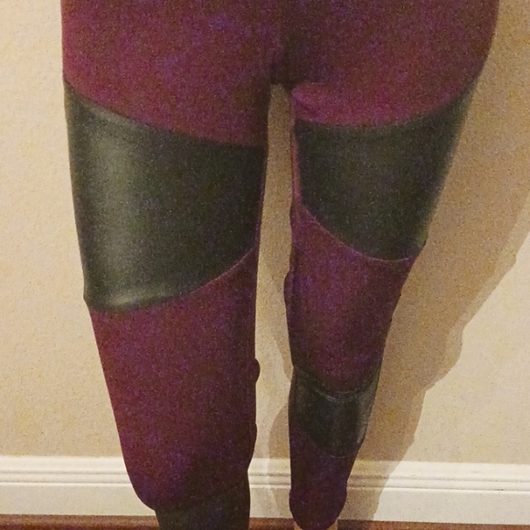 NWT Dazz Burgundy Leggings With Faux Leather Panel - Picture 5 of 9